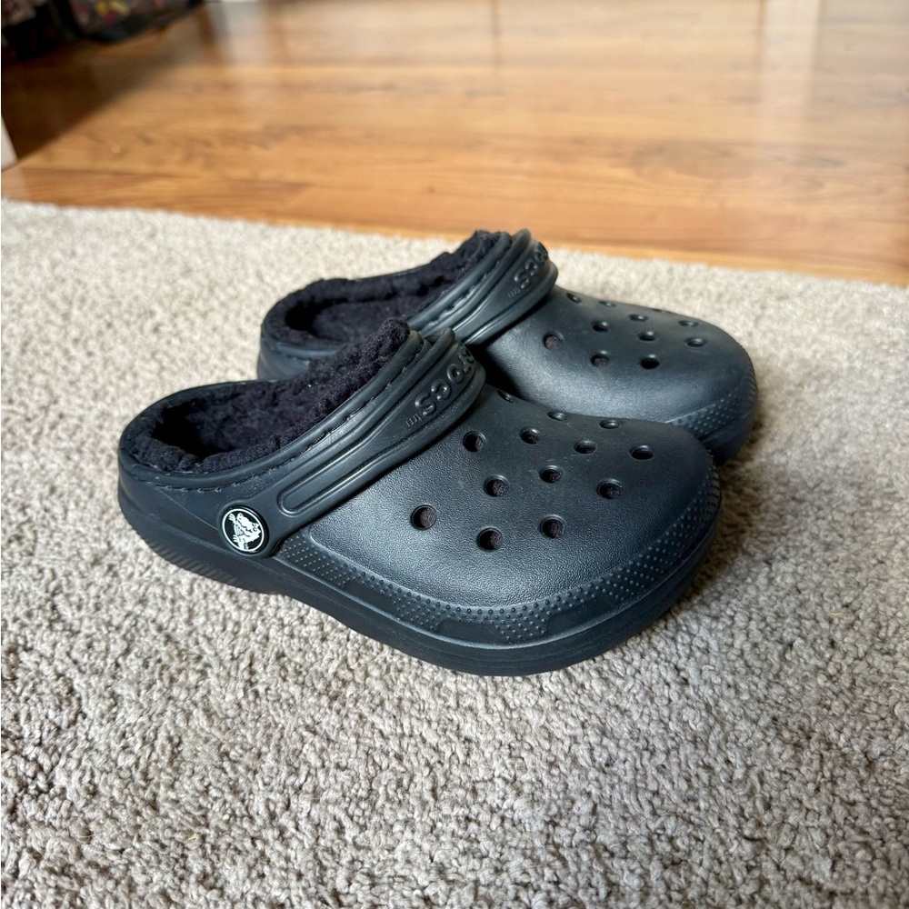 CROCS Kids Shoes in Navy and Black - Picture 4 of 9